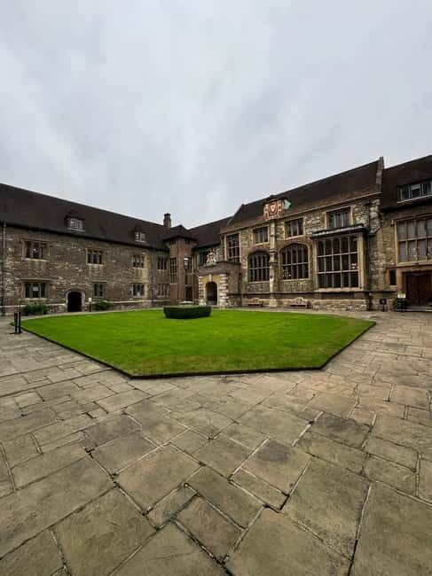 London: Medieval Tales and Martyrs Walking Tour - Who Will Love This Tour?