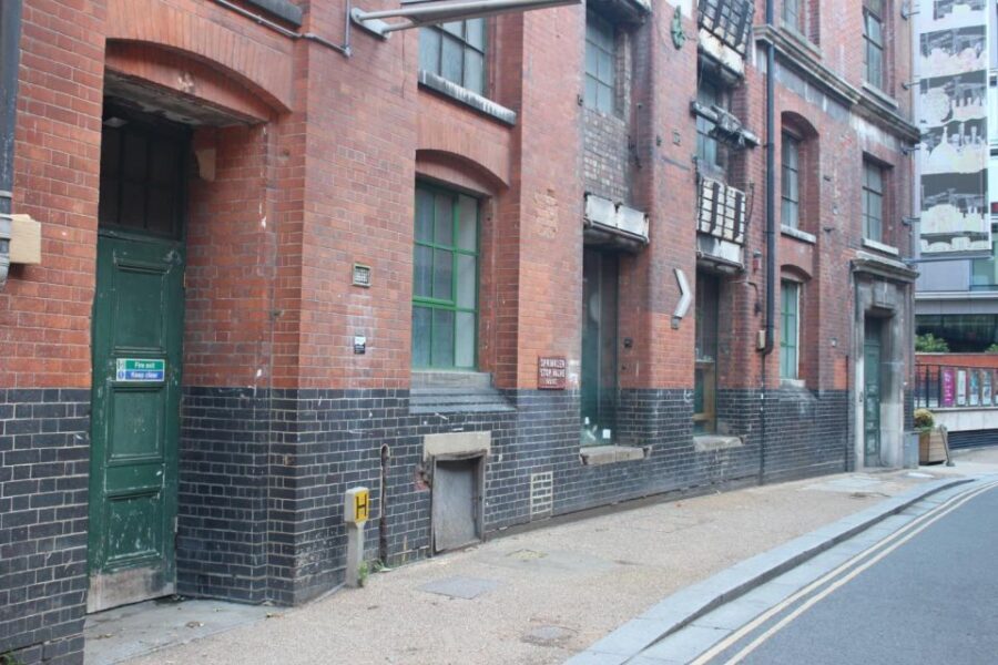 London: Tour of Classic Rom Com Locations - The Practical Side: What to Know Before Booking