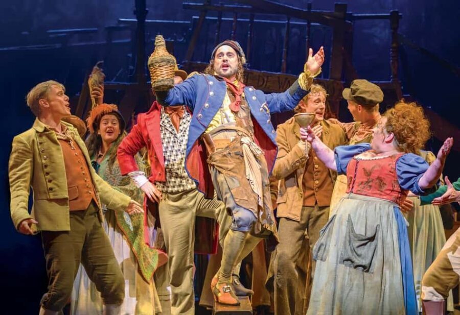 London's West End: Ticket to Les Misérables - The Story & Its Visuals