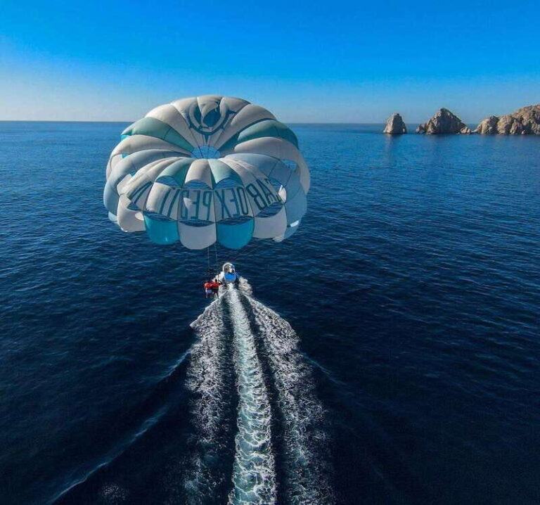 Los Cabos: Parasailing, a new perspective from the skies. - Safety and Comfort