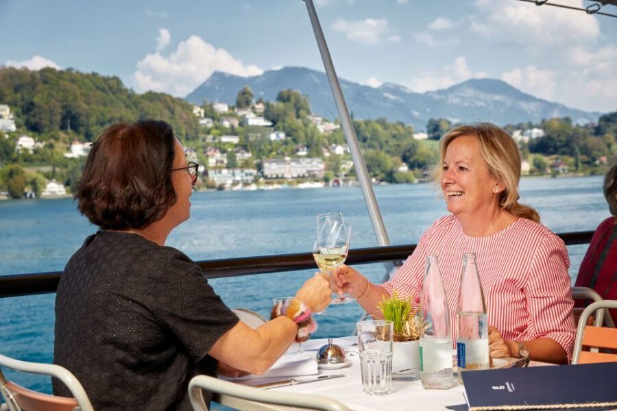 Lucerne: Lake Lucerne 1st Class Cruise with 3-Course Lunch - The Culinary Experience  