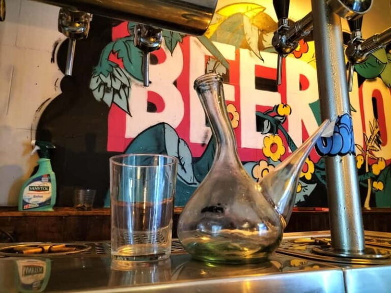 MADRID: CRAFT LOCAL BEER TOUR (Real Flavor of Madrid) - The Guide: Knowledge and Passion