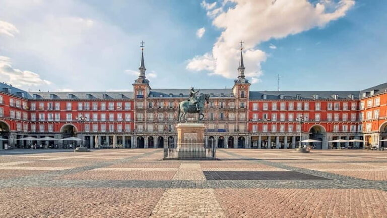 Madrid: Small-group historical walking tour - An In-Depth Look at the Madrid Small-Group Walking Tour