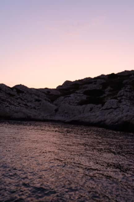 Marseille: sunset on a sailboat, buffet, and Provence wine - Practical Tips for a Smooth Experience