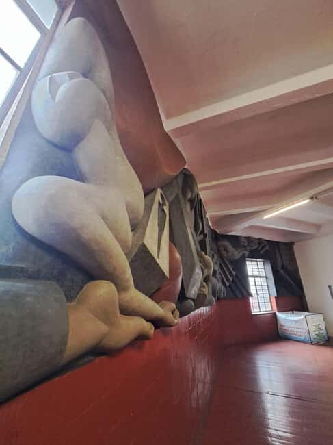 Mexican Muralism Tour: Paint Your Graffiti - The Evolution: From Murals to Graffiti