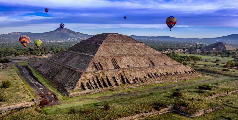 Mexico City: Fly over the impressive pyramids of Teotihuacan in a hot air balloon - The Flight Experience