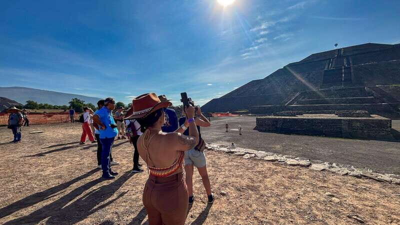 Mexico City: Teotihuacan First Entry Tour with Expert Guide - The Value of Guided, Small-Group Tours