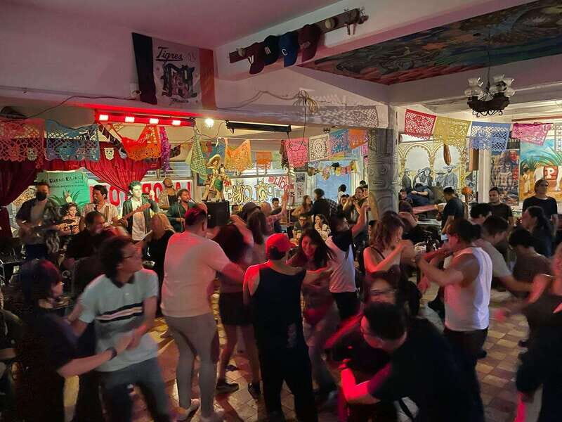 Mexico: Historic Center Nightlife Tour with Drinks - Donceles: The First Stop (45 minutes)