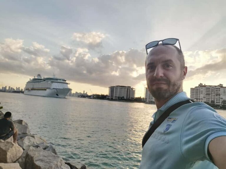 Miami: Guided Walking Tour with Public Transportation - FAQs