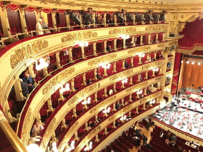 Milan: Skip-the-Line La Scala Museum Tour + Hop On Hop Off - The Optional Hop-On-Hop-Off Bus: Seeing Milan at Your Own Pace