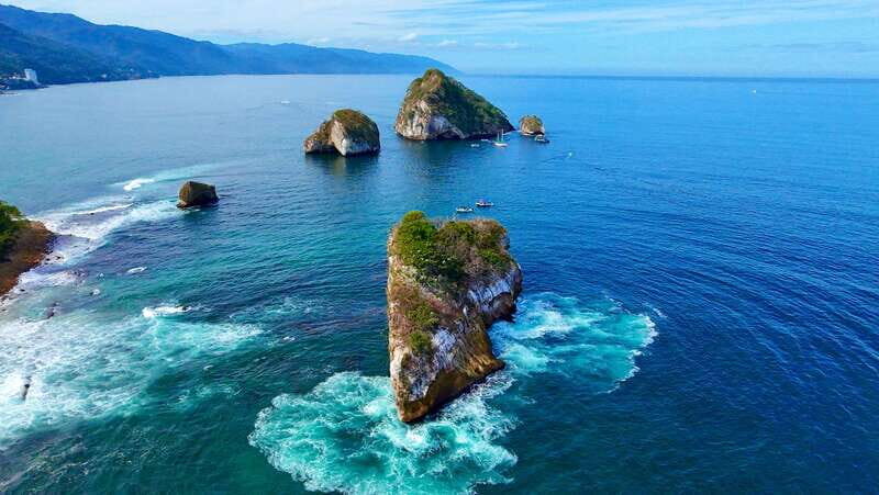 Mismaloya: Snorkeling, Cliff Jumping, and Beach Tour - Exploring Mismaloyas Boat Tour in Detail