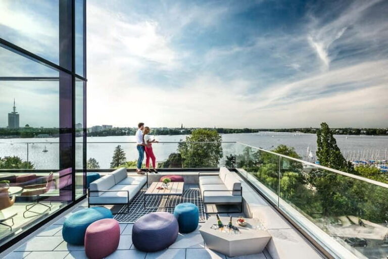 Moin Comedy Club: Rooftop Comedy mit Blick auf die Alster - What to Expect from the Moin Comedy Club Rooftop Show