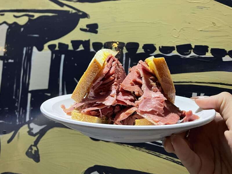 Montréal: Mile End Foodie Tour with Tasting - The Walking Experience and Neighborhood Vibe