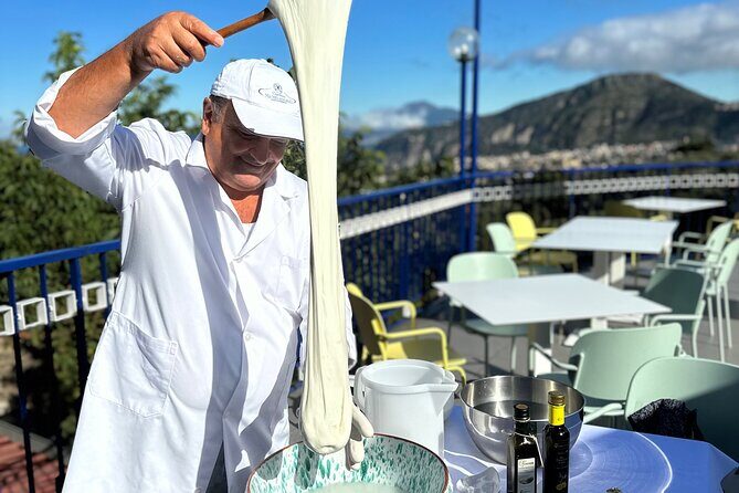 Mozzarella class & more in Sorrento - Authenticity and Educational Value