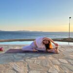 Mykonos: Sunset Group Yoga Session - The Group Dynamic and Community