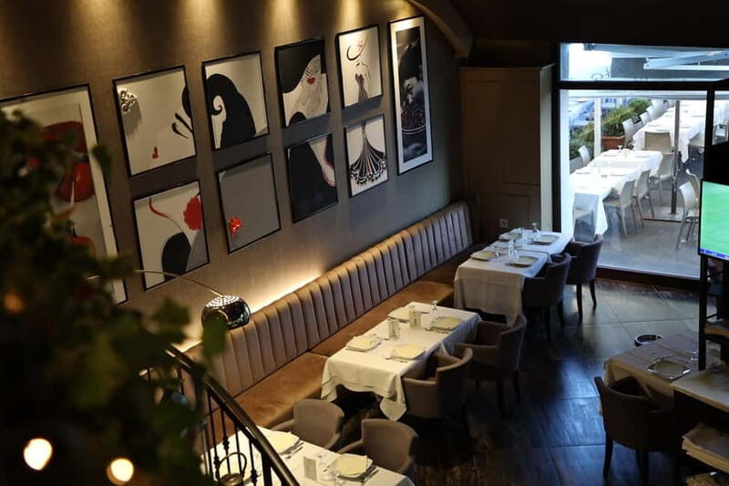 Naples : Pizza making course with local pizza maker - The Setting and View