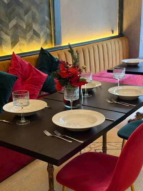 Naples: Traditional Music Show with Dinner Included - The Itinerary Breakdown