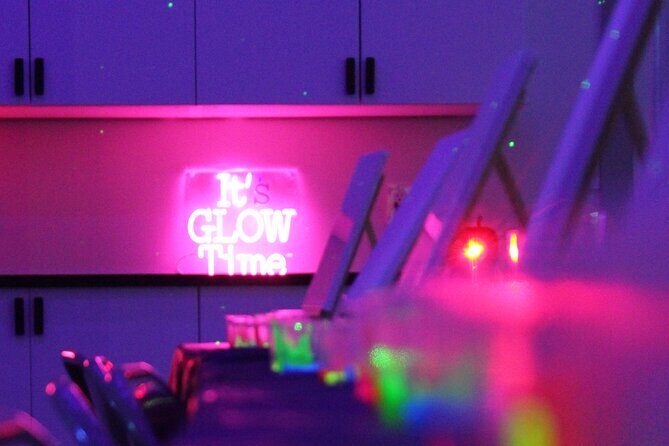 NEON Starry Night Sip and Paint Experience - Why You Should Consider This Experience