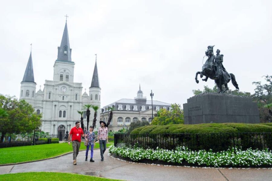 New Orleans: Beloved Bites & Famous Dishes Food Tour - Why This Tour Works