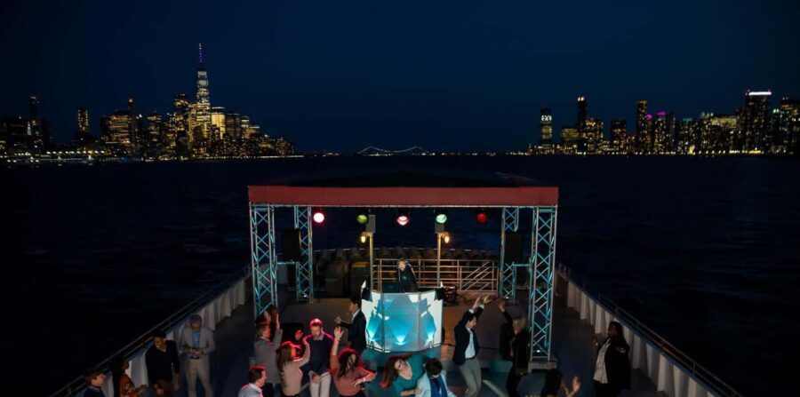 New York City: Sip 'N Groove Evening Cruise with Live DJ - What We Loved and What Could Be Improved