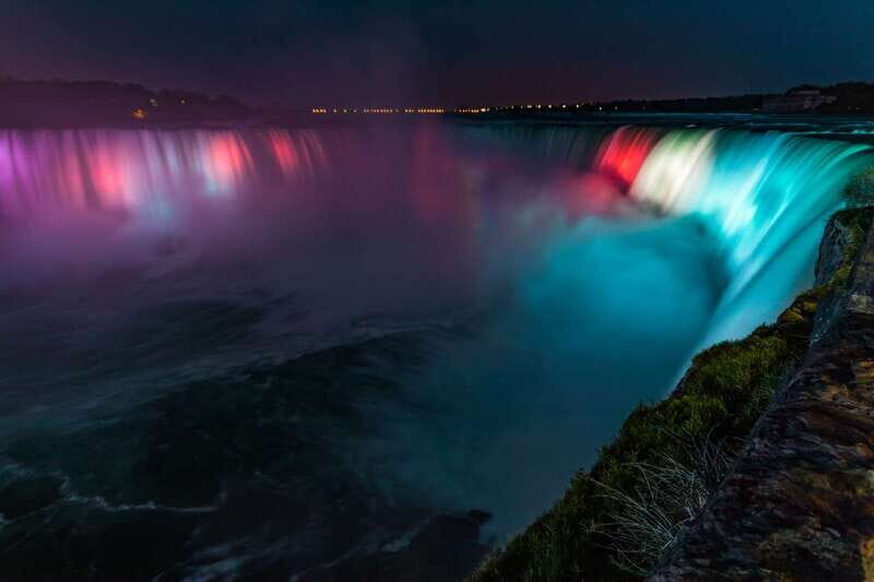 Niagara Falls: Night Tour with Fireworks Boat Ride & Dinner - What Makes This Tour Stand Out?