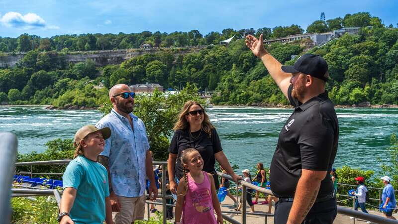 Niagara Falls: USA/Canada Tour with Boat Cruise and Lunch - Who Is This Tour Best For?