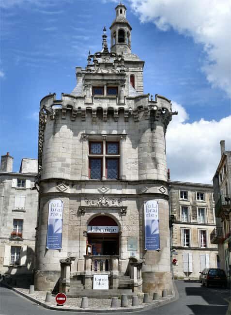 Niort: Guided Walking Tour of the City - What to Expect on the Tour