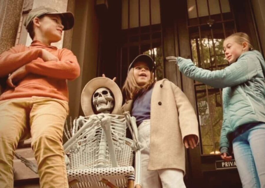 NYC | French guided tour Halloween in Greenwich Village - A Spooky Walk Through Greenwich Village at Dusk