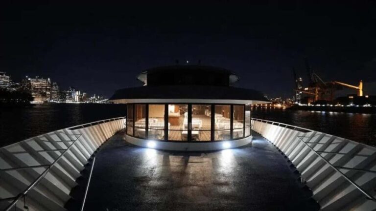 NYC: Timeless Yacht New Year's Eve Celebration - The Experience: From Boarding to Midnight