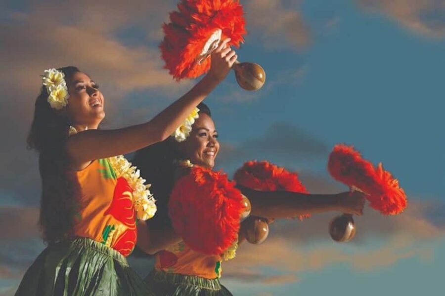 Oahu: Hilton Waikiki Starlight Luau - The Performances: Dancing, Music, and Fire