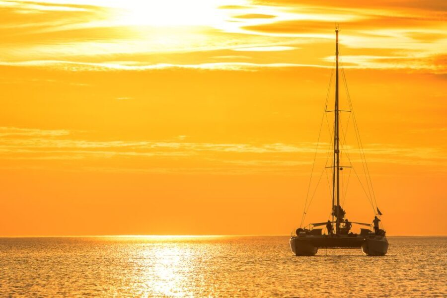 Oahu: West Oahu Sunset Cruise with Cocktails and Appetizers - Food, Drinks, and Atmosphere