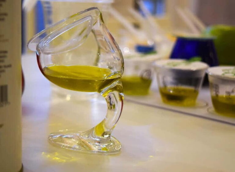 Olive oil tasting & food pairing in Thessaloniki - A Closer Look at the Olive Oil Tasting & Food Pairing Tour  