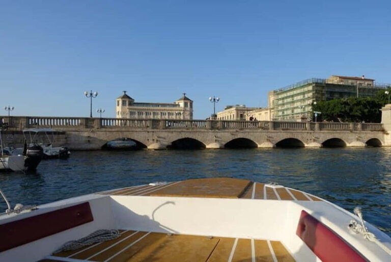 Ortigia: tour delle grotte marine in barca - The Experience in Action