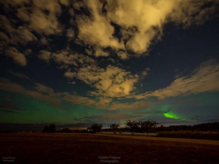 Oulu: Guided Night Walking Tour with Northern Lights Hunting - The Experience of Northern Lights Hunting  