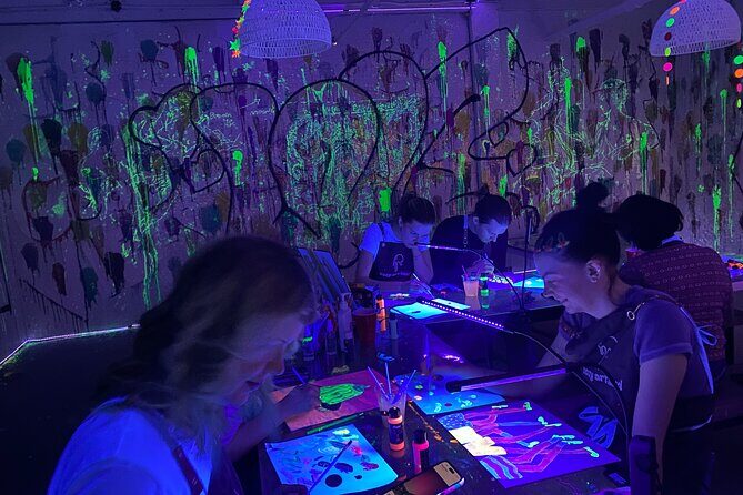 Paint-in-the-Dark X Live DJ Workshop - Who Will Love This Experience?  
