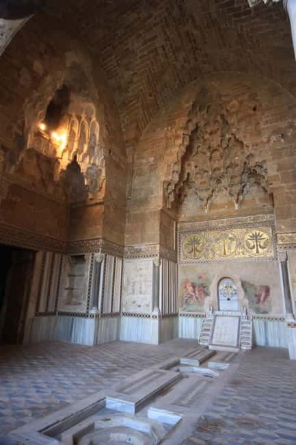 Palermo: Zisa Palace Entry Ticket with Audio Guide App - Exploring the Architecture and Frescoes