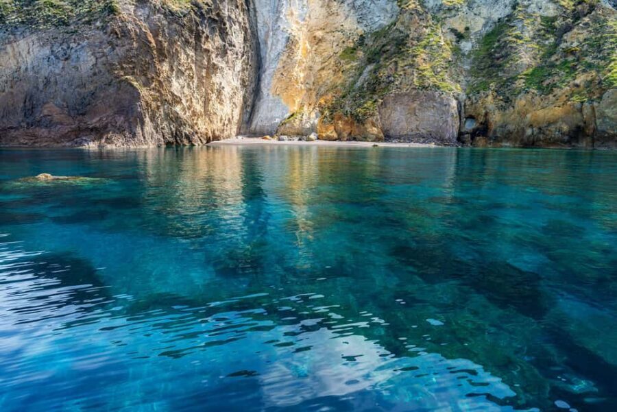 Palmarola: Linea isola di Palmarola - Who Is This Tour Best For?