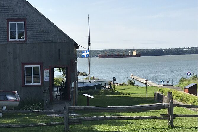 Panoramic and historical tour of the Île d'Orléans - Transportation and Tour Format