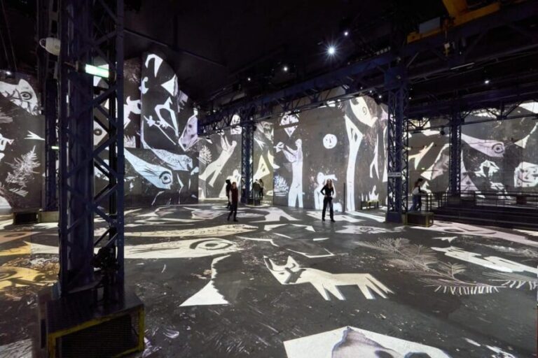 Paris: Atelier des Lumières entry ticket Destination Moon - What to Expect During Your Visit