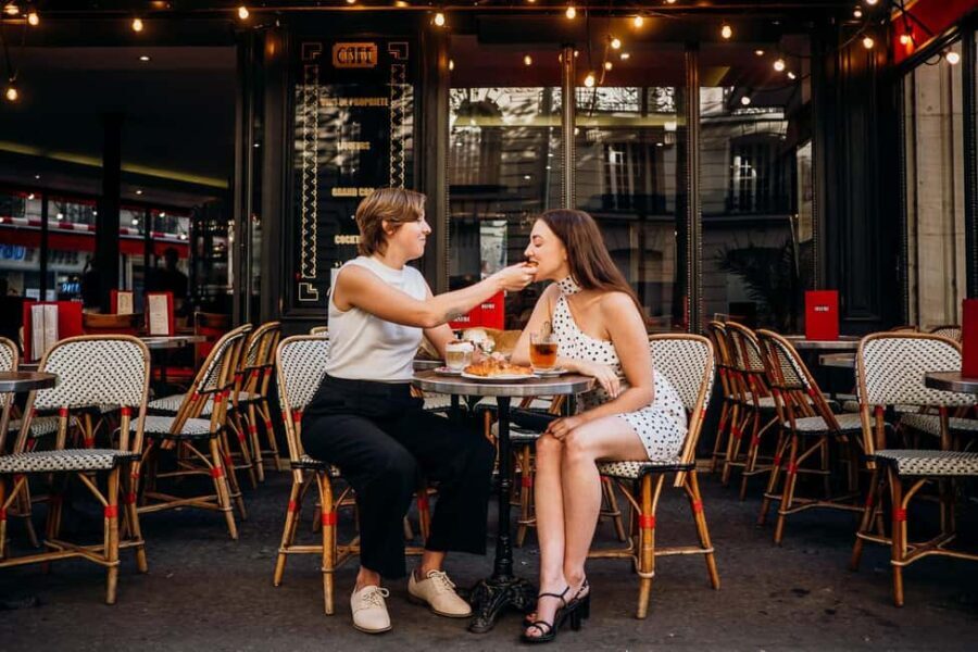 Paris: Eiffel Tower Photoshoot with a Professional - The Practicalities: Timing, Cost, and Group Size