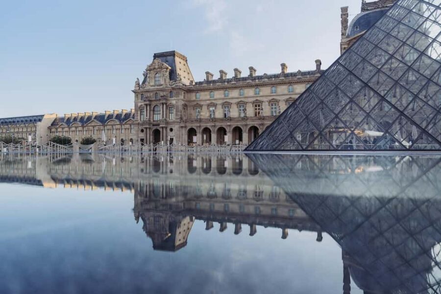Paris: Explore the City of Light on a Magical Walking Tour - Detailed Breakdown of the Itinerary