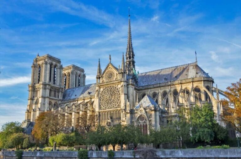 Paris: Family-Friendly Treasure Hunt around Notre Dame - Practical Details & Tips