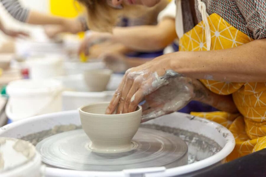 Paris: Introduction to ceramic pottery wheel throwing (2.5 hours) - Overview of the Experience