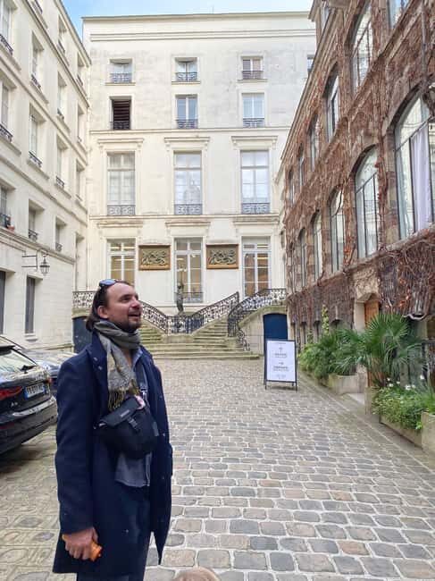 Paris: Marais Contemporary Art Galleries with an artist - FAQ