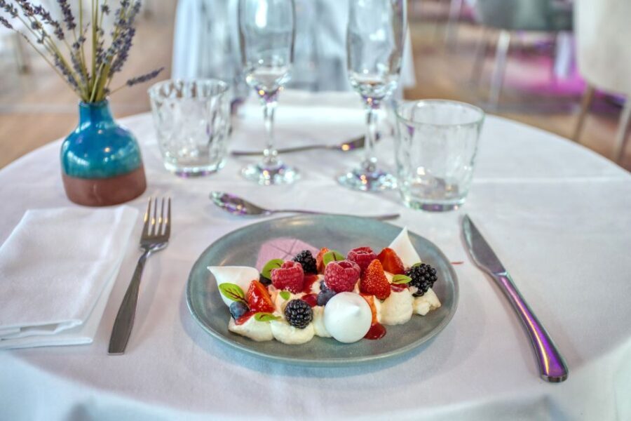 Paris: New Year's Eve Diamant Bleu Special Dinner Cruise - Who Should Book This Cruise?