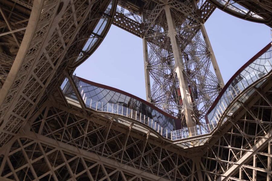Paris: New Year's Lunch on the 1st floor of the Eiffel Tower - An In-Depth Look at the Experience