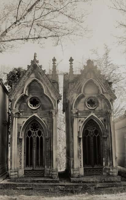 Paris: Père Lachaise Cemetery Guided Tour in Polish - Why This Tour Offers Real Value