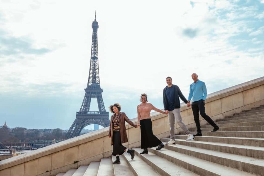 Paris photographer 1 hour near the Eiffel Tower or in Paris - What to Expect from the Paris Photography Experience