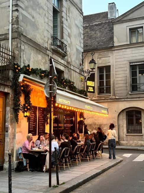 Paris: Private Guided Tour with a Local in English/Russian - Detailed Breakdown of the Experience