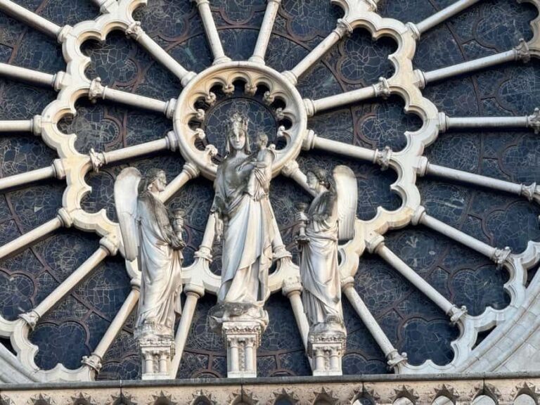 Paris: Private Walking Tour with Notre Dame Medal - What Makes This Tour Stand Out